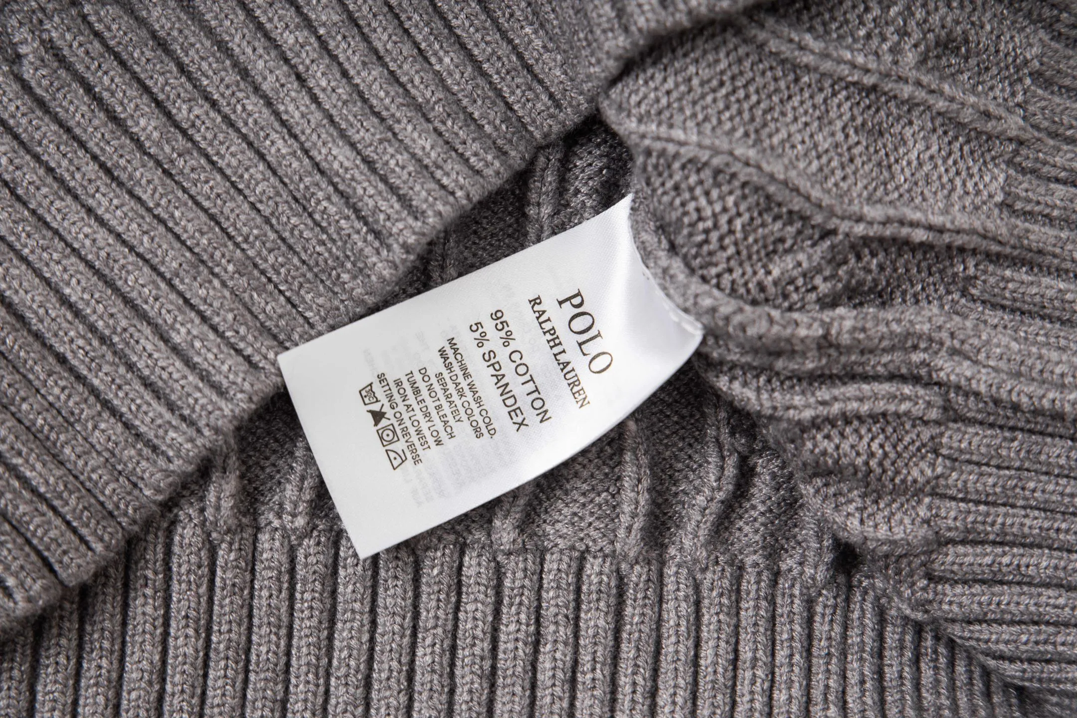 P210 model number: Y195 Ralph Lauren men's round neck sweater men's hemp flower original collar sweater. The version is really good-looking. It can be worn alone or as a jacket to be worn inside or outside. The upper body shows personal fashion charm. Four colors are available. The same style for men and women. A must-see item for new summer products. Tag, hanging grain, washed, packaging bag, full set of accessories. Very good appearance, super exquisite workmanship. Size: S-XL